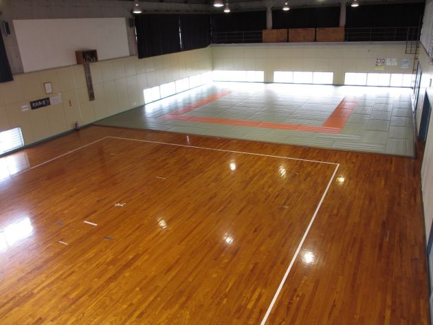 格技場